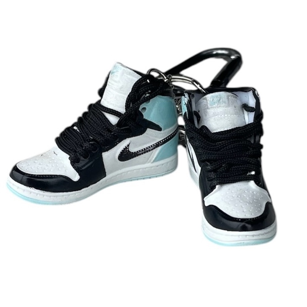 Jordan one UNC patent retro keychain